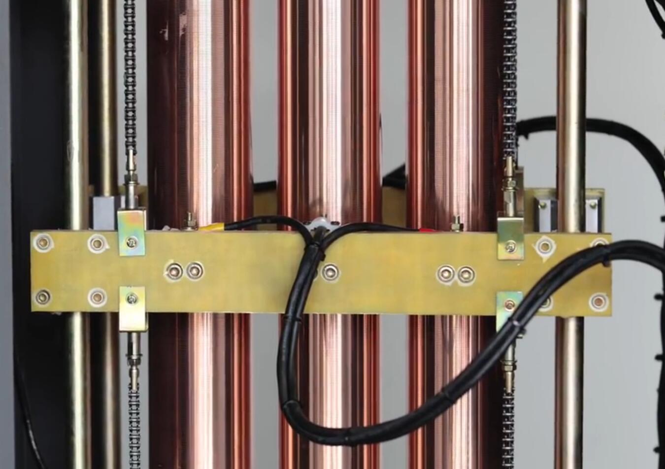 三相統(tǒng)調(diào)穩(wěn)壓器